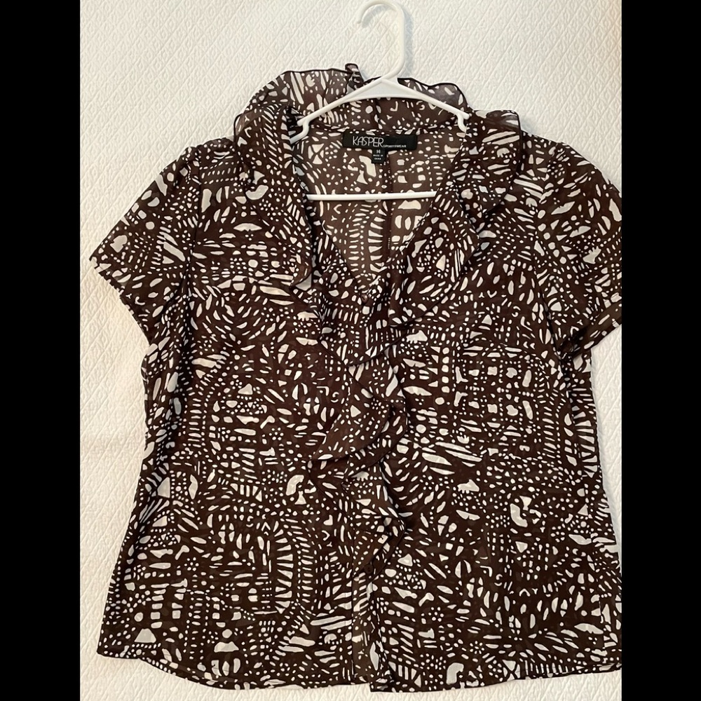 Kasper Shortsleeved Blouse w/Ruffled Collar